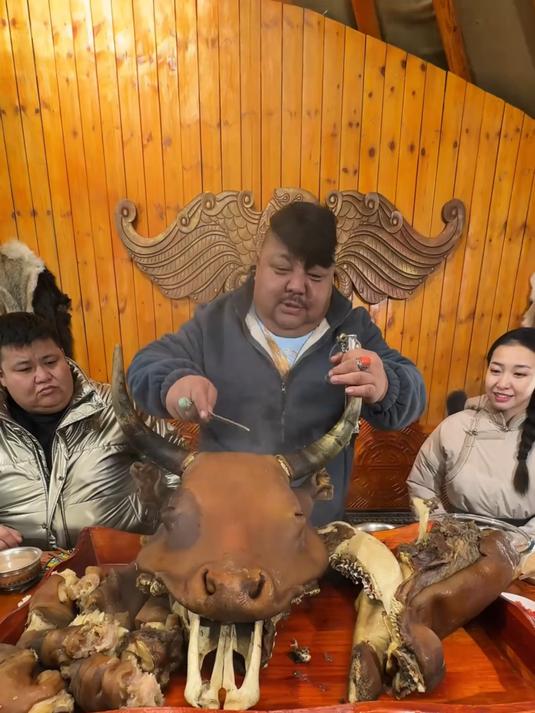 借着我们的牛头祝观看的朋友们牛气冲天