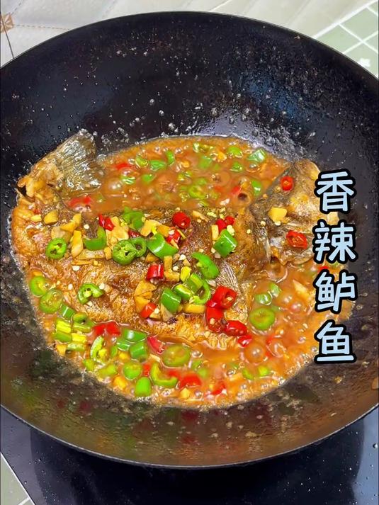 要说下饭菜,还得看这道香辣鲈鱼