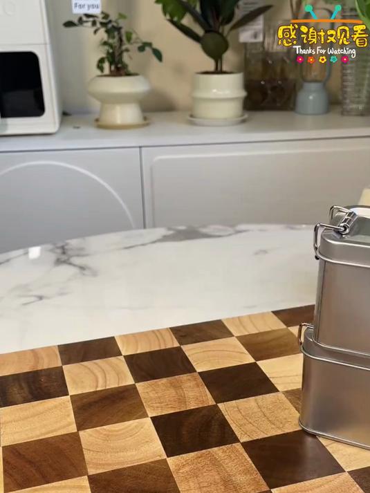 我是冲着这个凤梨酥买的，没想到给小铁盒拿捏了，糕点好吃盒子又实用！#凤梨酥