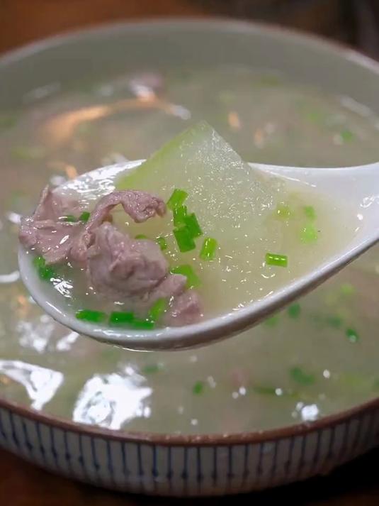 很适合夏天的一道简单的汤,多吃冬瓜好处多多!