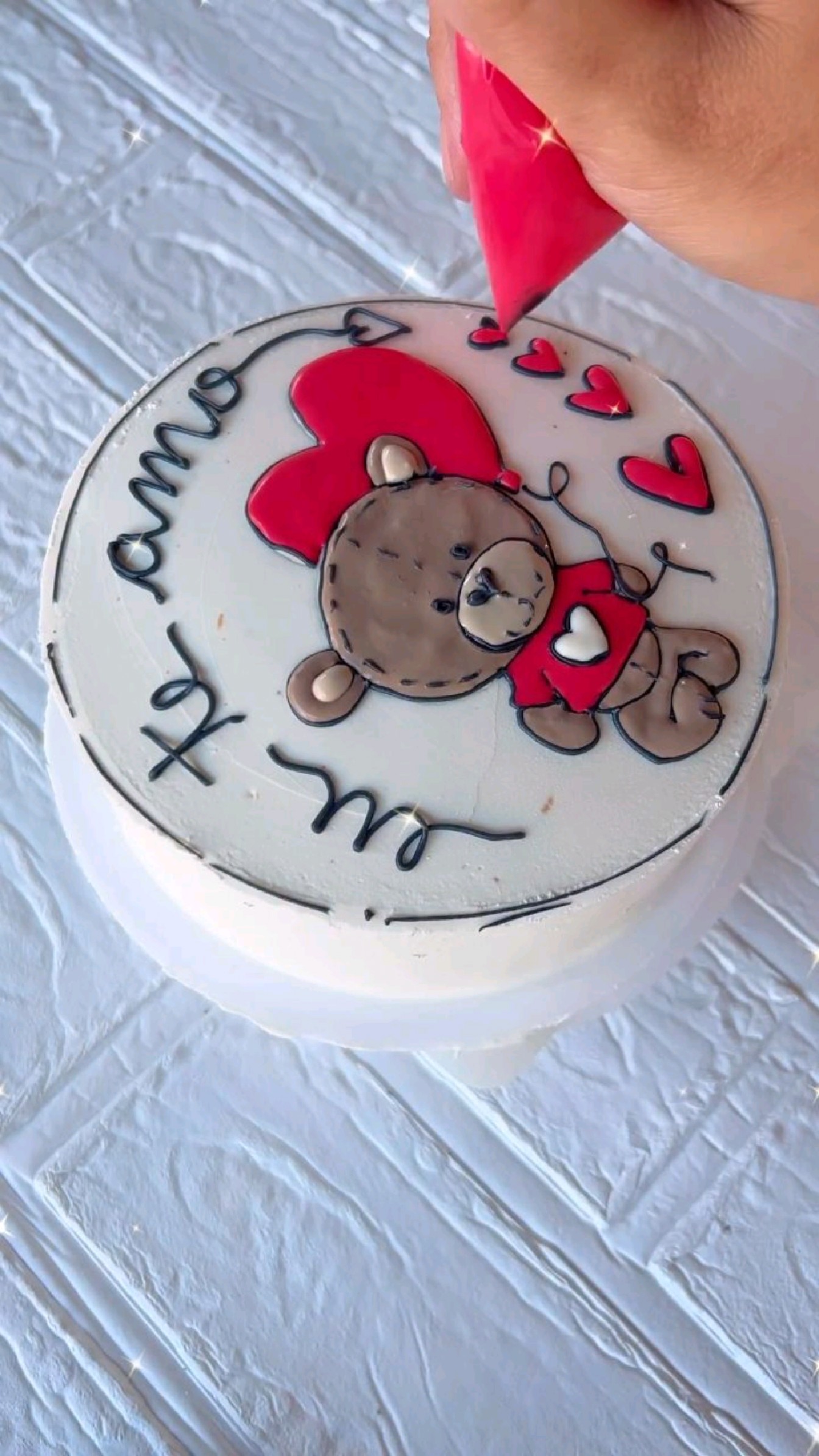 贵阳卡通蛋糕培训-卡通手绘小熊蛋糕