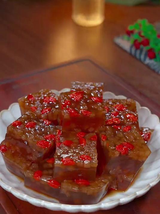 秋冬季节气候干燥，妈妈们要多给孩子们做这个秋梨膏