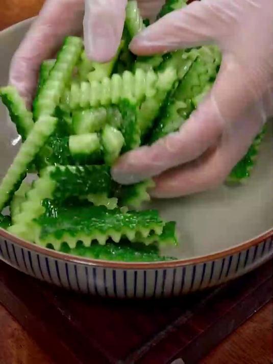 家用波纹刀厨房必备,切果蔬提食欲,炒出来的菜超下饭!#波纹刀##波浪刀##厨房好物##切菜