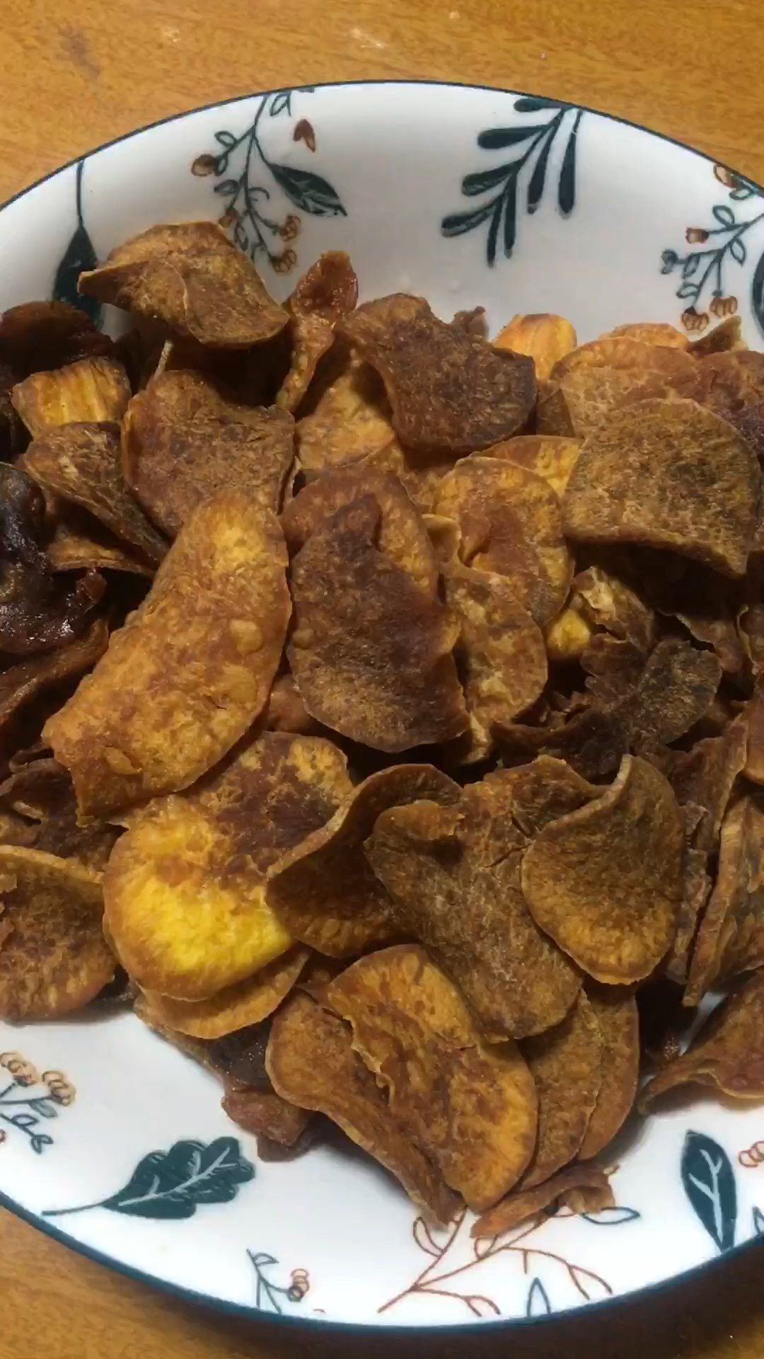 炸番薯片 心血来潮炸小零食吃 童年时光倒流的日子里也有它