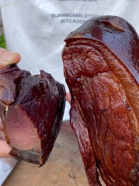 四川正宗柴火烟熏后腿腊肉