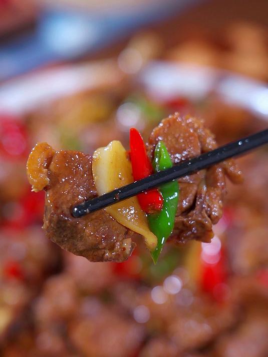 夏天的鸭子你就像我这样做做成子姜炒鸭，真的非常非常下饭