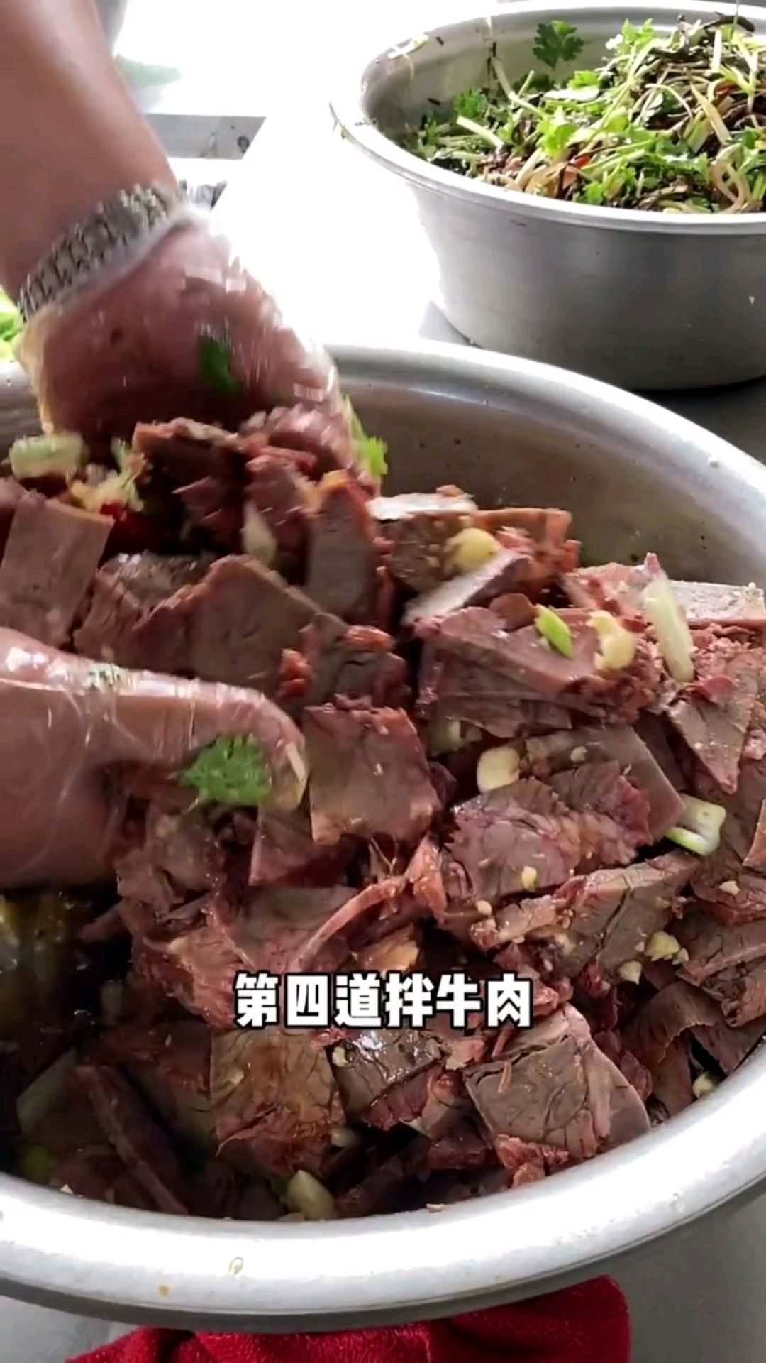 山东农村的婚宴大席,20个菜2个汤,这菜太硬了