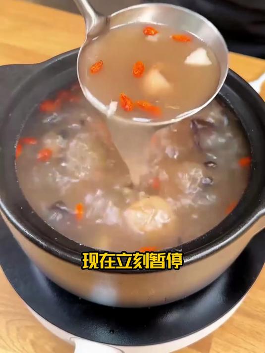 莫嫌黑豆难炖!猪尾配黑豆的汤,养身子还够香!