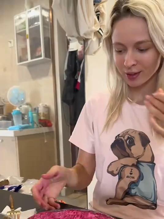 白俄媳妇做的俄式沙拉 是不是黑暗料理 第一次见这种沙拉 有认识这种沙拉叫什么的么？