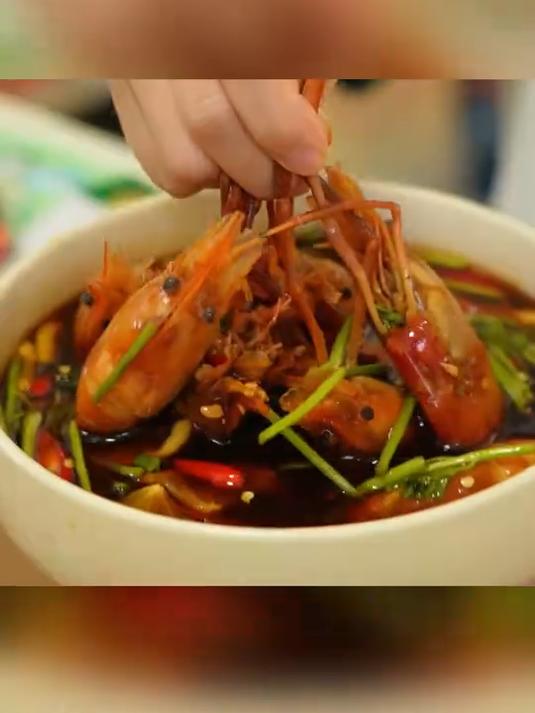 这口花雕熟醉虾就俩字鲜甜！三重酒香配青梅！做起来还简单