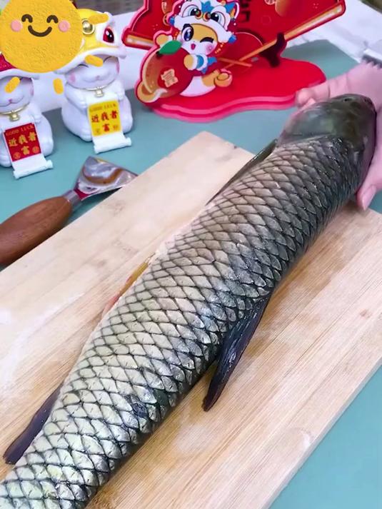 这款不锈钢鱼鳞刨,用起来方便,刮鱼鳞轻松搞定,不伤鱼皮不脏手