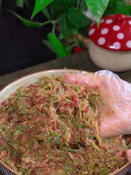 萝卜肉馅的饺子,你就像我这样做,又香又鲜还鲜嫩多汁