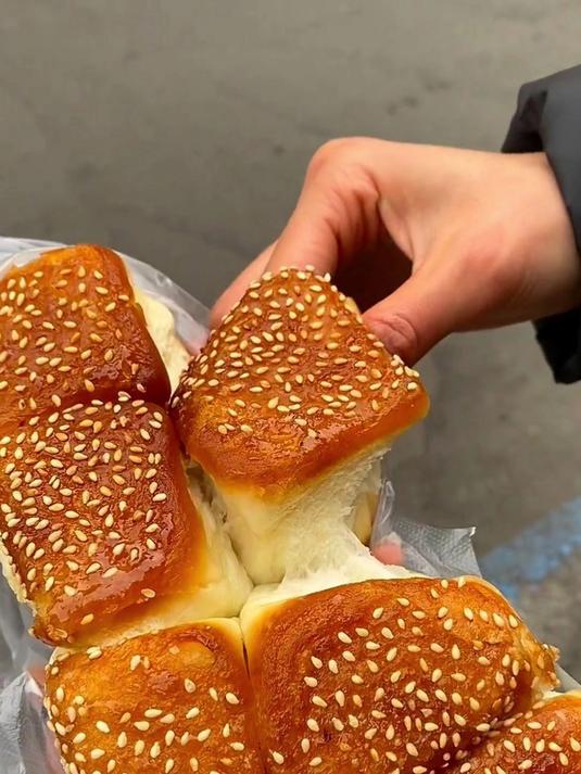 90后的集体回忆杀!这11种面包里,藏着一口消失的蜂蜜味……