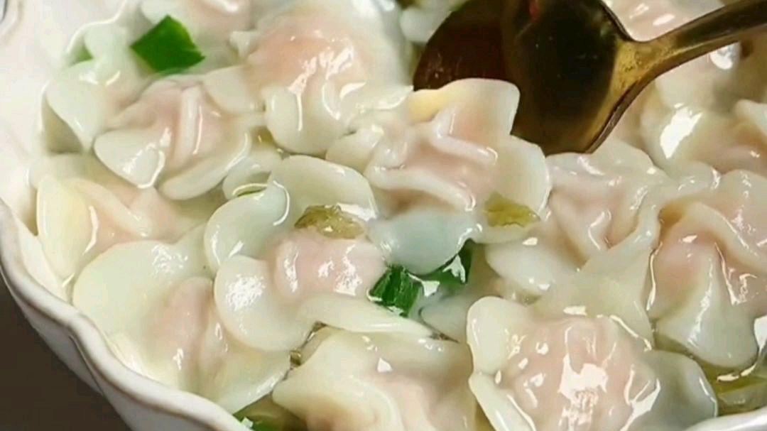 宝宝辅食虾仁小水饺,鲜香味美,看着就有食欲