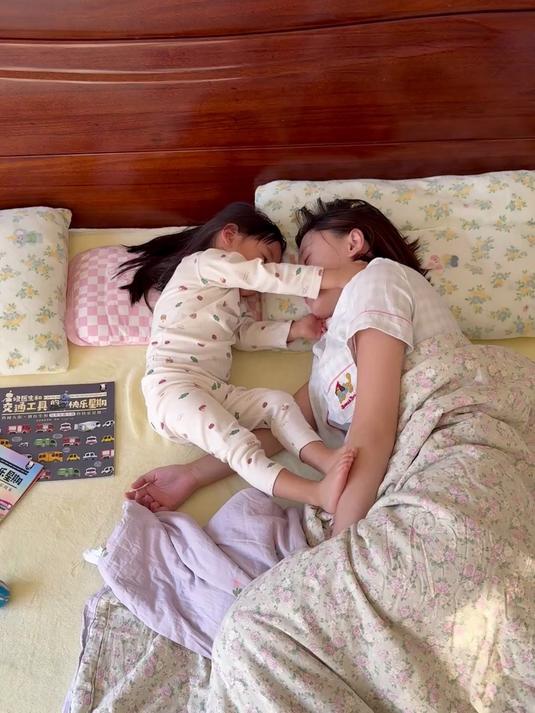 幸福的事就是给娃做好吃哒~今天安排一份麻麻牌橘子慕斯小蛋糕~