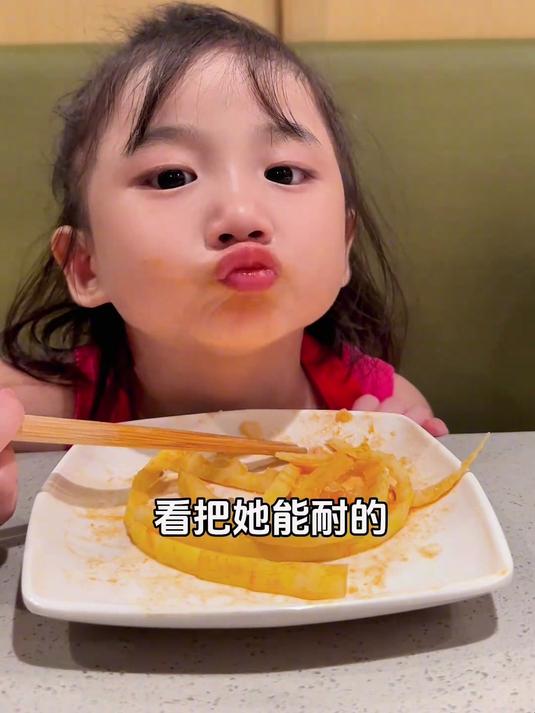 带小饭霸吃海底捞。全是好吃的根本吃不够