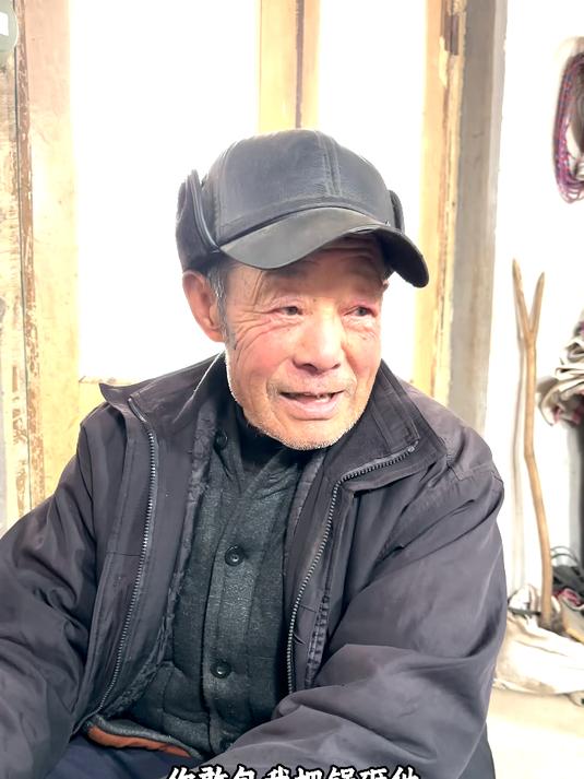 今天用前两天剩的红烧肉蒸了一个红烧肉大包子