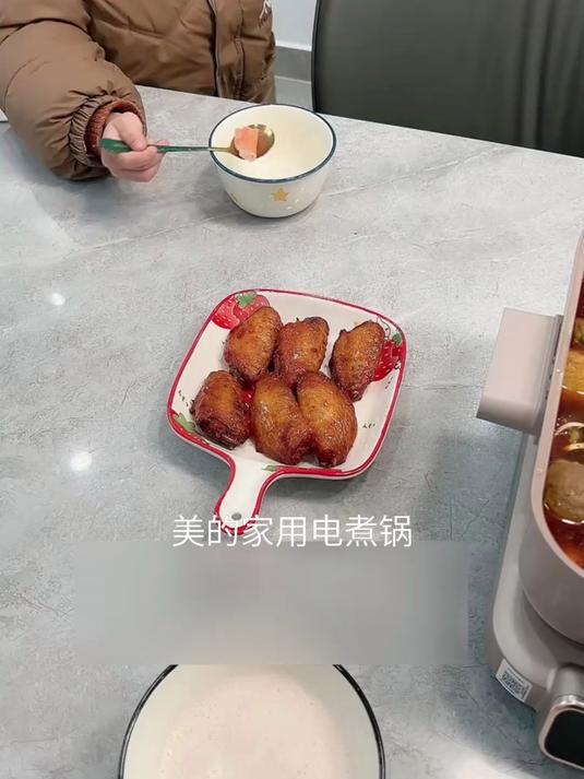 美的多功能电煮锅,速沸大火力,涮烤两不误!