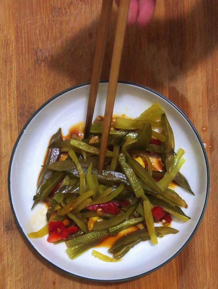 莴笋丝的凉拌方法,分享一道莴笋丝拌海白菜