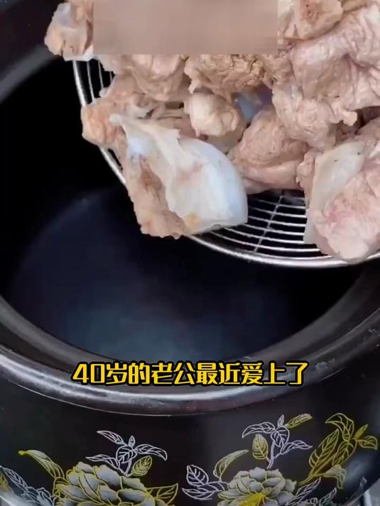 老人款海带炖排骨汤:软烂易嚼,营养好吸收