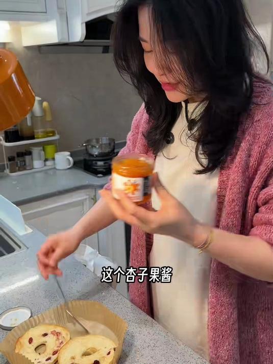 罗氏虾很肥美,做道冰爽入味的,花雕熟醉罗氏虾非常棒,嘎嘎好吃