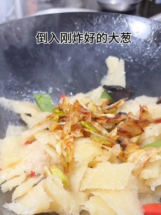 河南经典名菜“葱烧皮肚”炒面油很讲究!带你看看豫菜的魅力