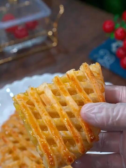 给孩子做好吃的菠萝派