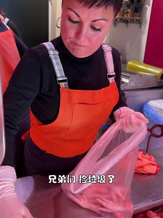 在西班牙菜市场捡到一包鸡爪