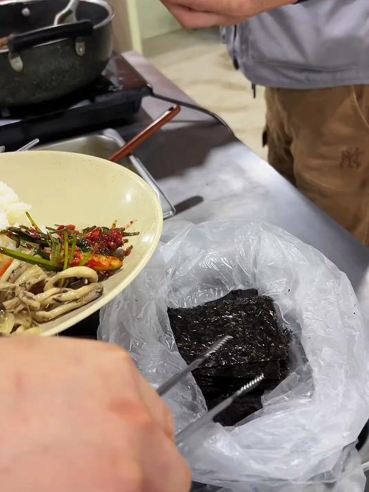 工地一日三餐吃啥真实记录在韩国工地打工的一天三顿饭都吃什么