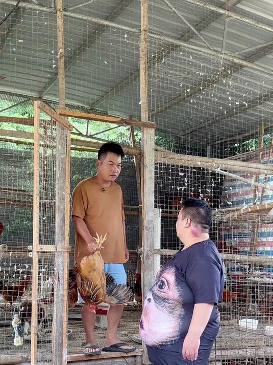 用土鸡做的竹筒鸡 让人回味无穷