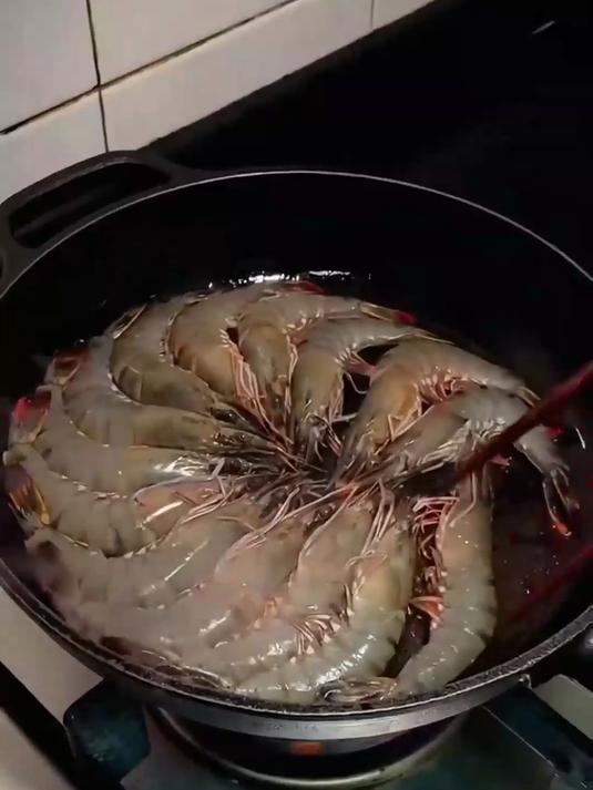 当日海捕黑虎虾!肉质似紧实果冻,清蒸麻辣都锁鲜～