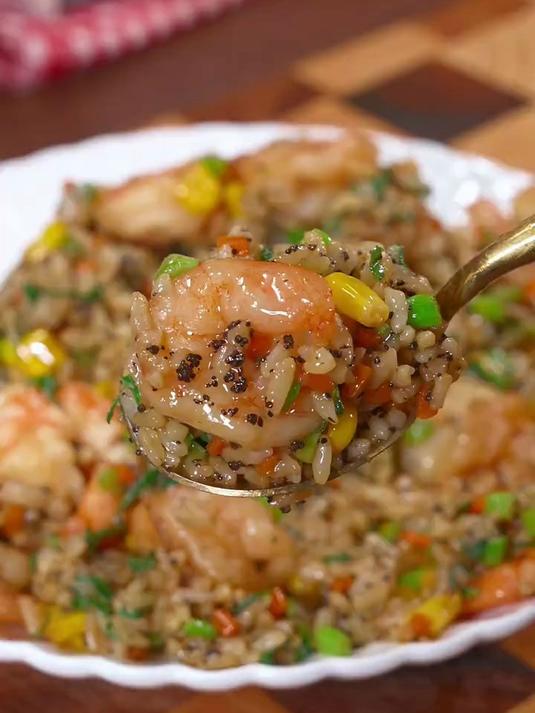 真不愧是世界三大美食的黑松露虾仁炒饭