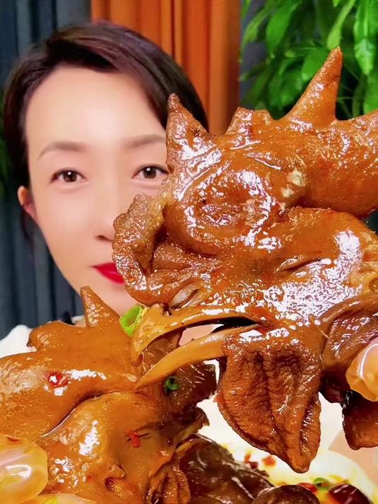 大个公鸡头,红烧鸡头酱香鸡头嘎嘎好吃鸡头美食