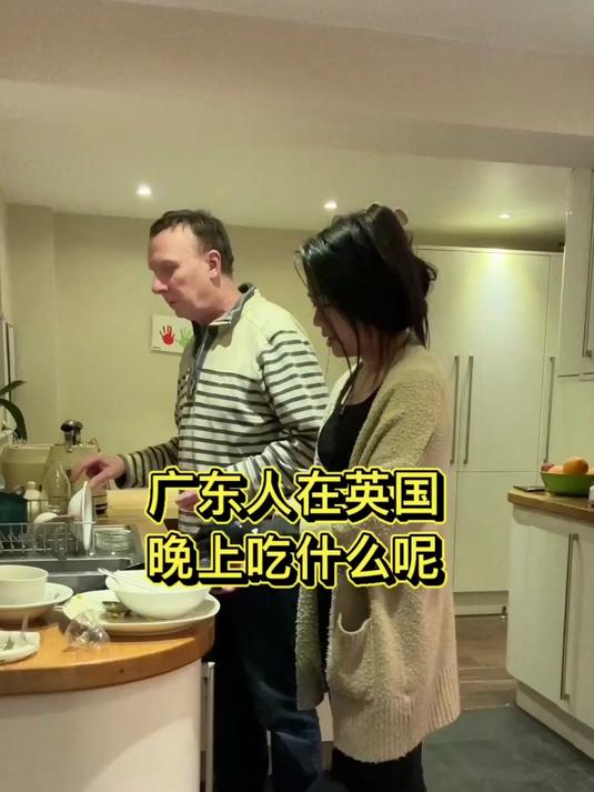 广东农村80后,嫁给英国人,今天喝猪肉粥,一家人由抵触到喜欢喝
