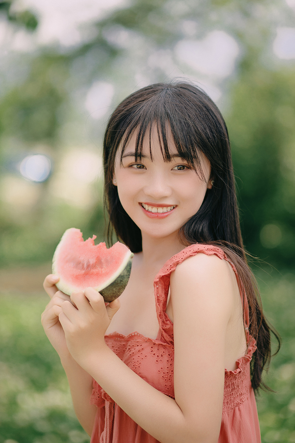 图片[24]-夏日阳光下的女孩-六色网