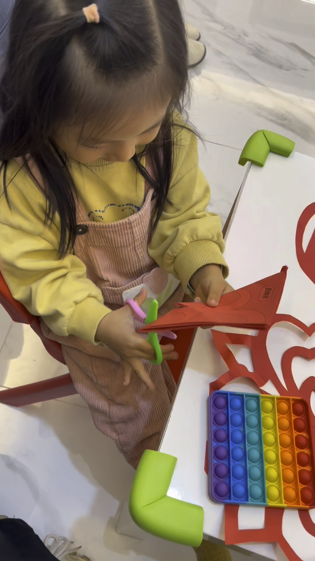 #手工#简单又好看的新年窗花剪纸,不用画图,幼儿园小朋友也可以轻松剪完,推荐