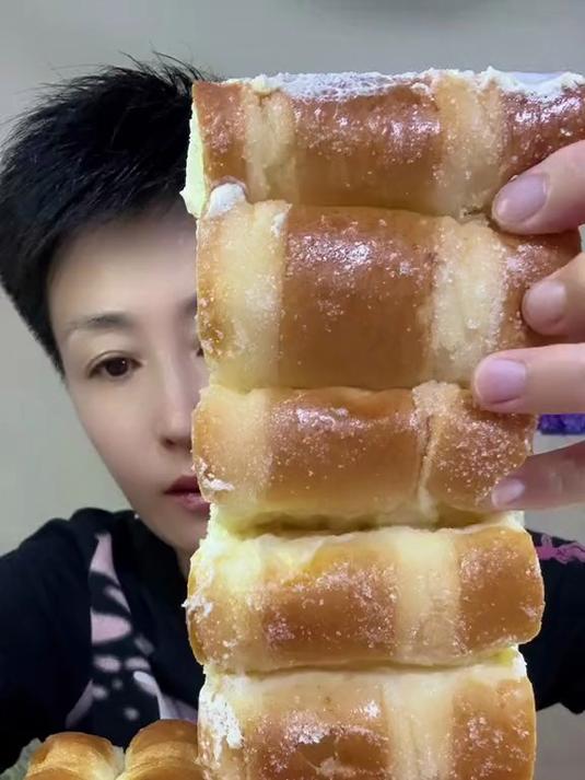 维多利亚面包可以蒸着吃很软嫩也可以直接吃