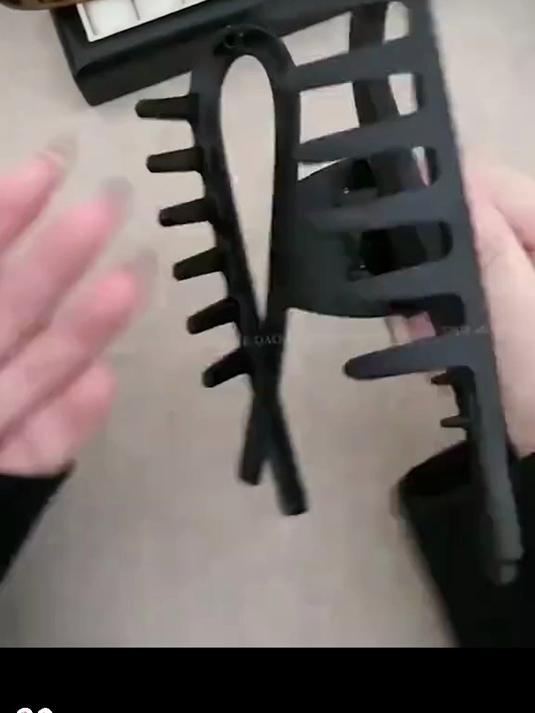 鲨鱼抓夹,发型新潮流,时尚又实用