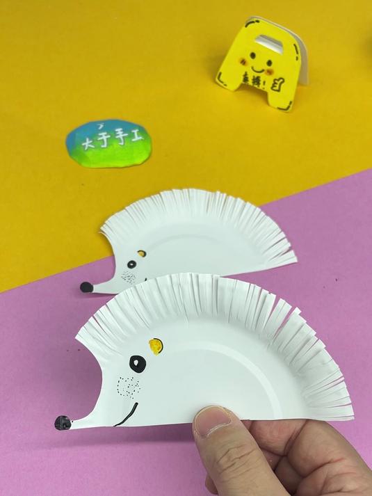 用蛋糕纸盘,做一只可爱的小刺猬手工,步骤简单