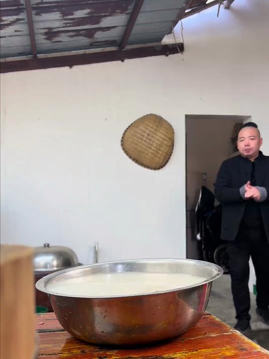 年越来越近啦,今天炒了炒米,炸了饺子