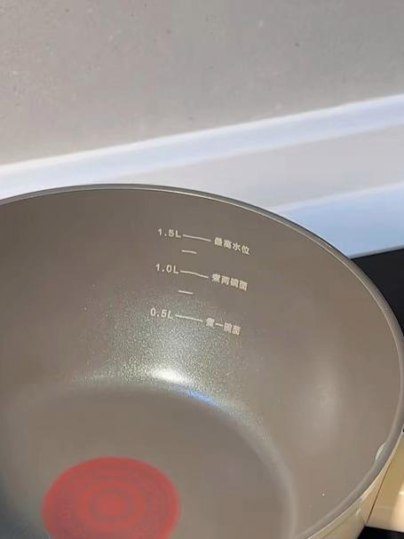 女生自制蛋糕，没想到成品这么惊艳，网友：简单而且看上去好好吃#马上健康过大年#