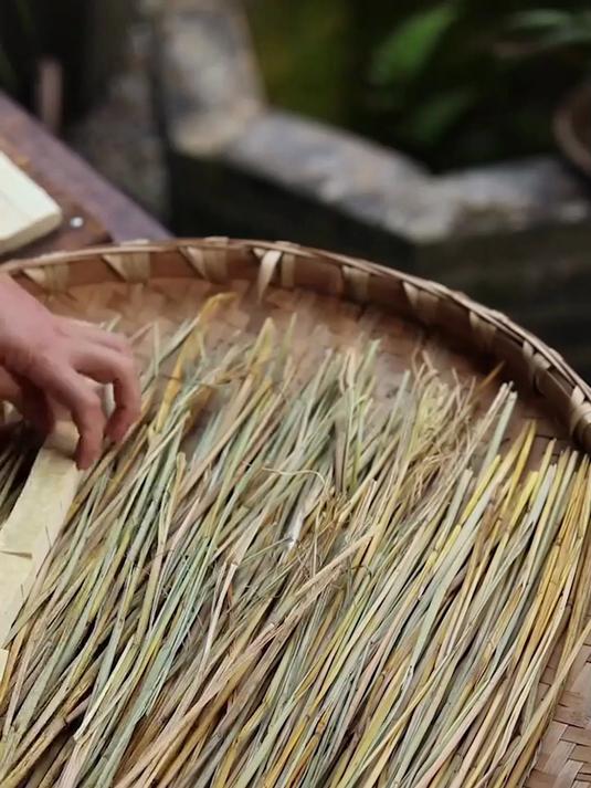 一块豆腐乳拯救寡淡白粥！咸香带点微辣，拌着吃能多喝两碗