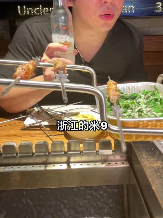 原来一串讲究的羊肉串,分五个部位串起来,真的不一样