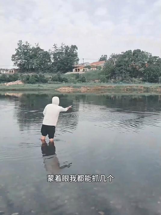 溪流钓银鮈，涨水之后开始退水的时候比较多，站着钓确实腰酸背痛