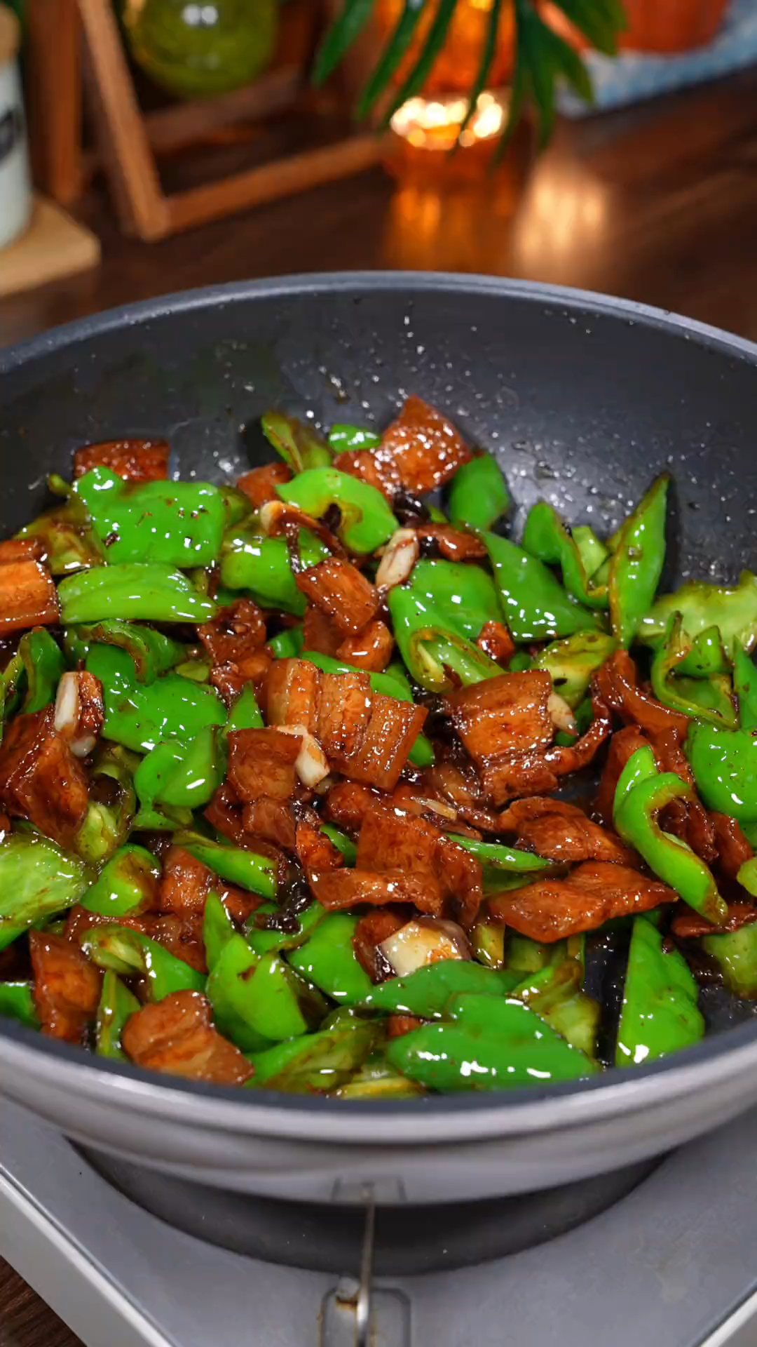 辣椒炒肉的家常做法,做法简单 香辣下饭,真的特别好吃!#辣椒炒肉