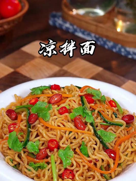 酸辣凉拌面,尤其适合炎热的夏天