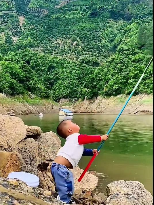 一款为儿童新手打造的儿童鱼竿,收到就能钓鱼#户外钓鱼##新手钓鱼##钓鱼竿##儿童鱼竿#