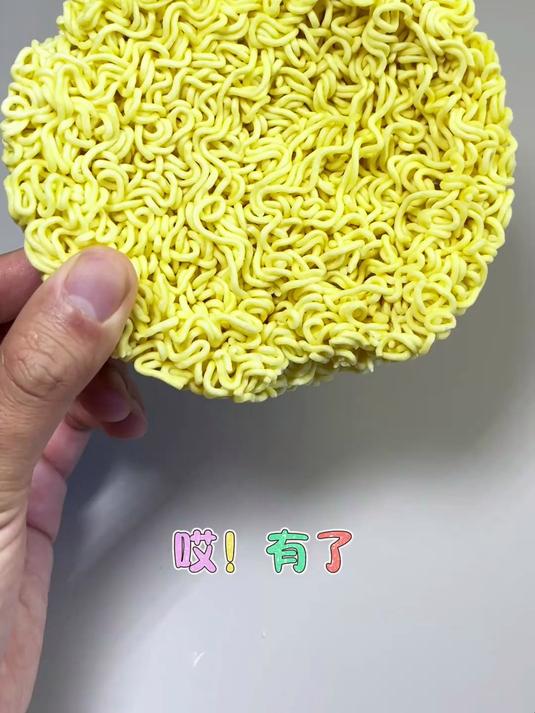 用方便面做的吵吵捏捏太好玩啦