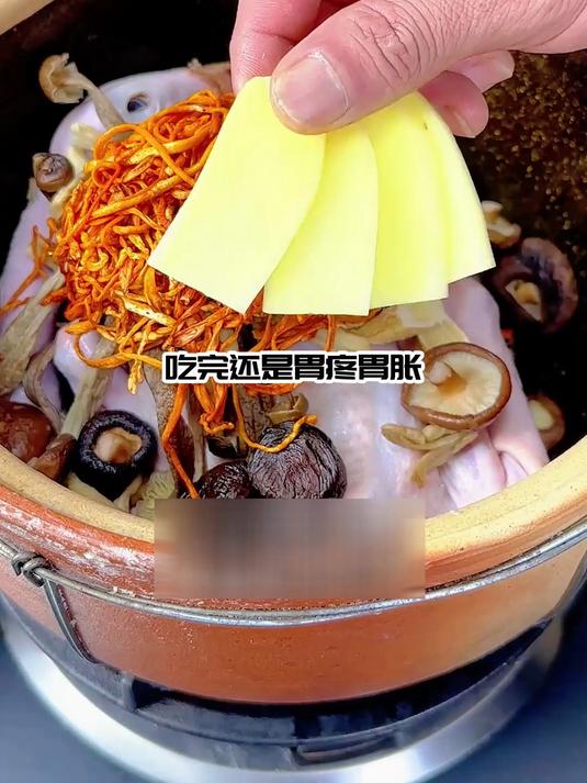 香煮虫草炖老鸭：鲜香味美，全家抢着吃