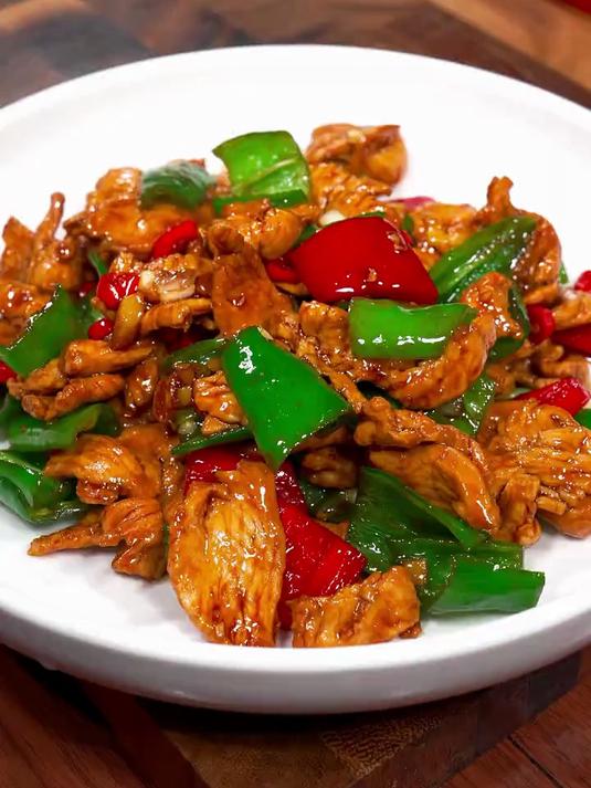 以后把鸡胸肉买回家,你就试试这个辣椒炒鸡胸肉的的做法